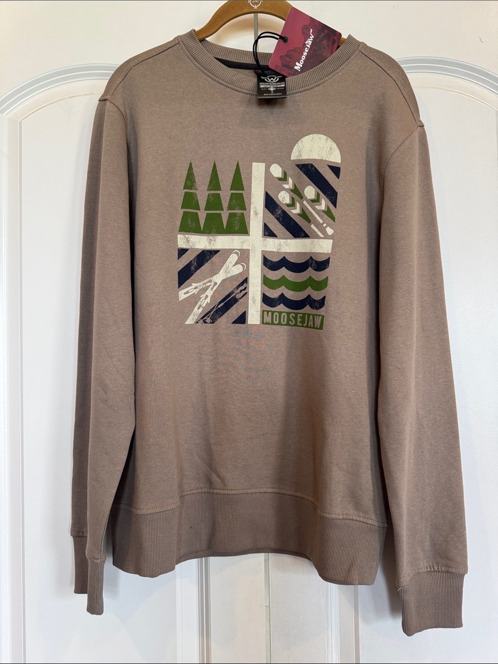 NWT Moosejaw Men's Taupe Crewneck Sweatshirt with Green & Navy Graphic SMALL